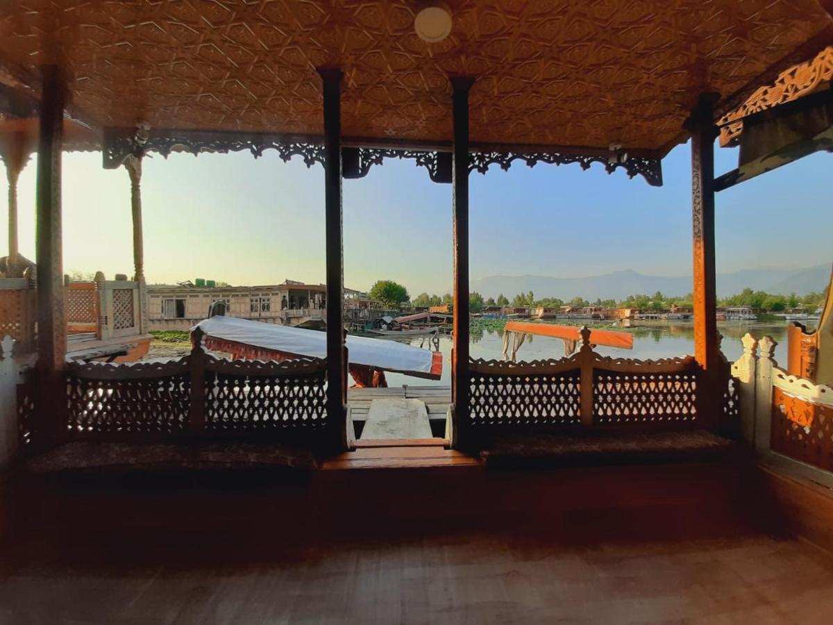Young Shahzada Group Of Houseboats Srinagar  Luaran gambar