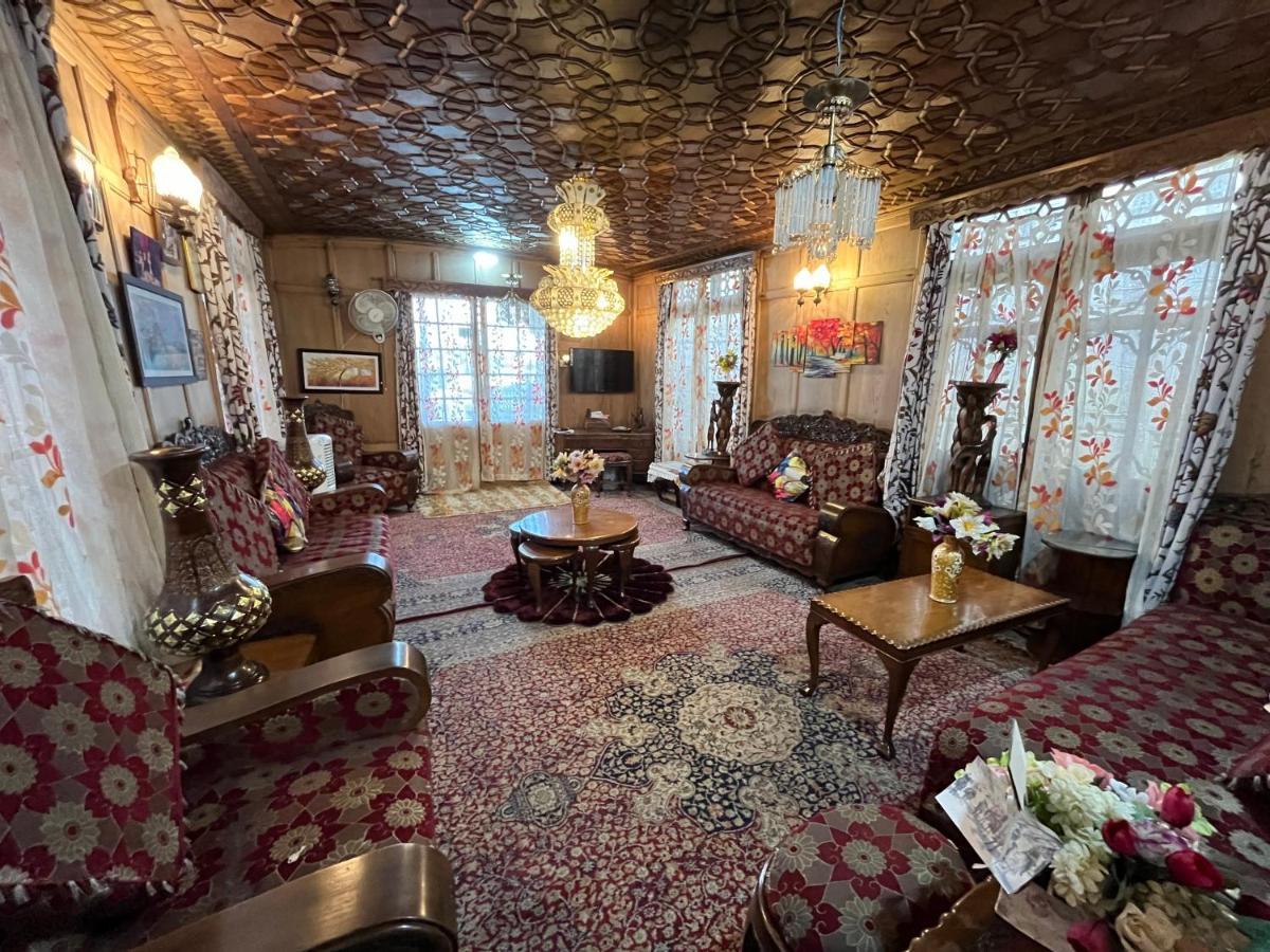 Young Shahzada Group Of Houseboats Srinagar  Luaran gambar