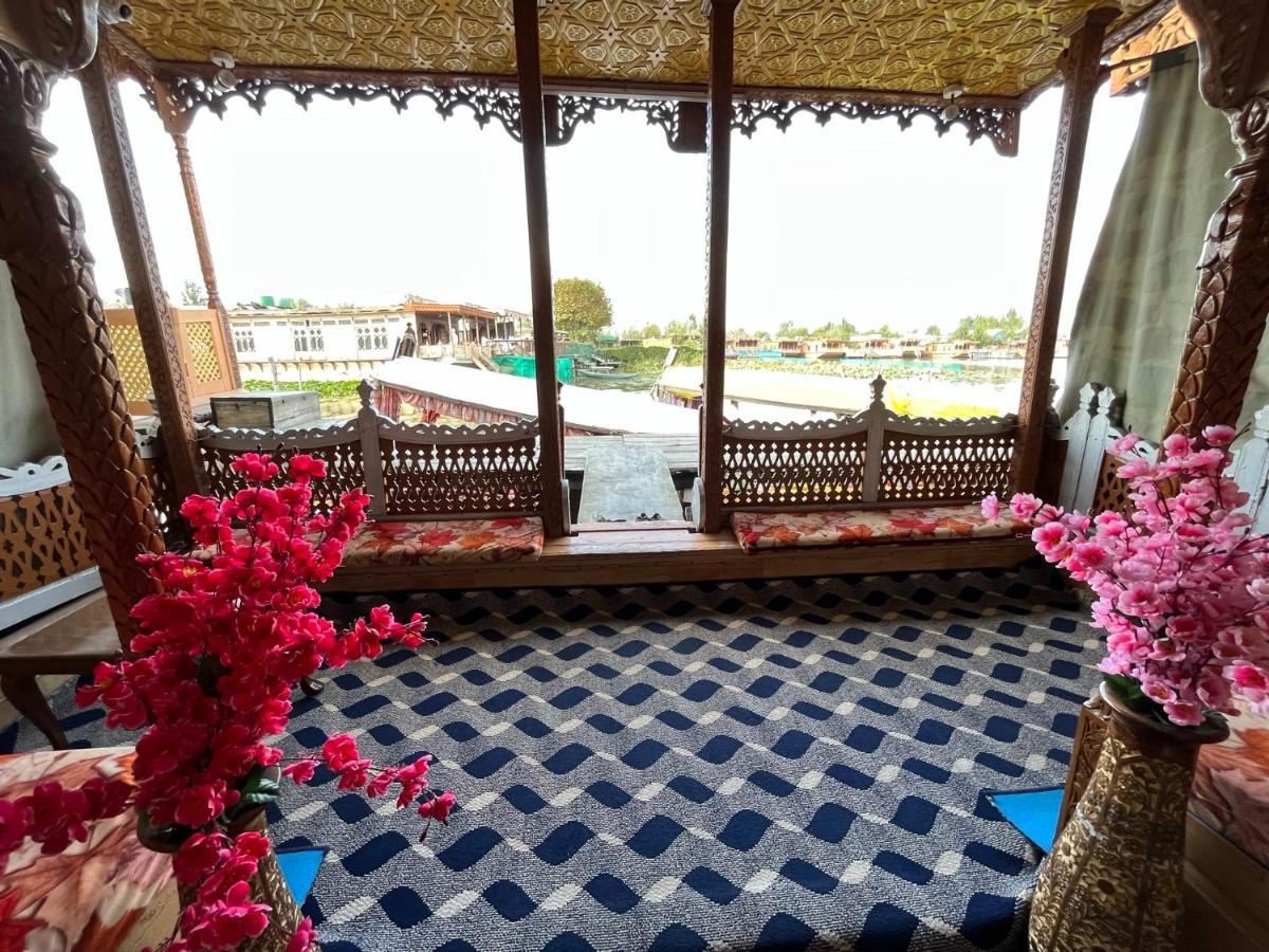 Young Shahzada Group Of Houseboats Srinagar  Luaran gambar