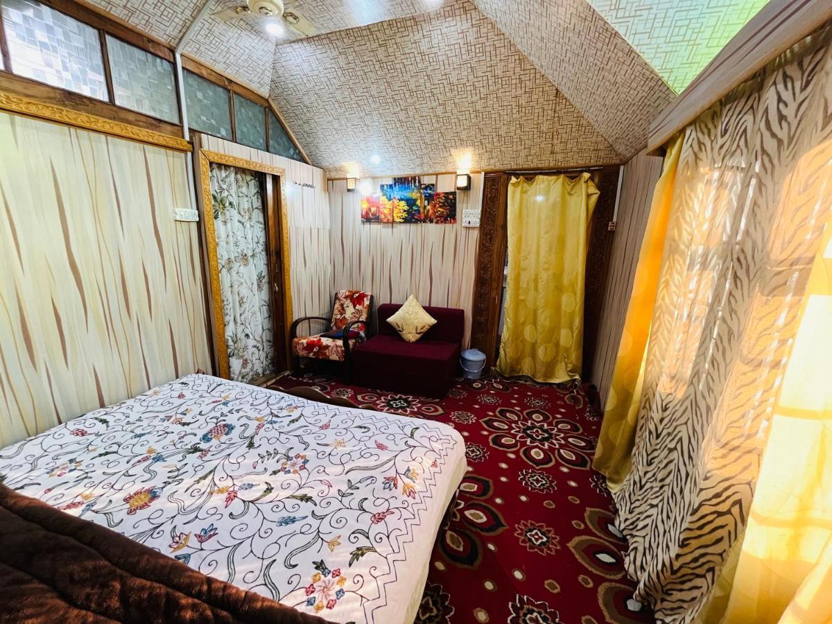 Young Shahzada Group Of Houseboats Srinagar  Luaran gambar