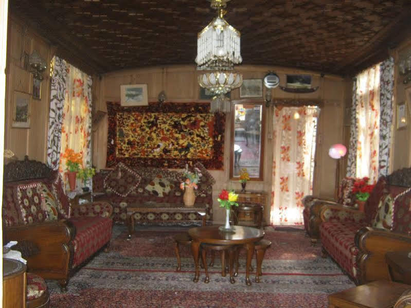 Young Shahzada Group Of Houseboats Srinagar  Luaran gambar